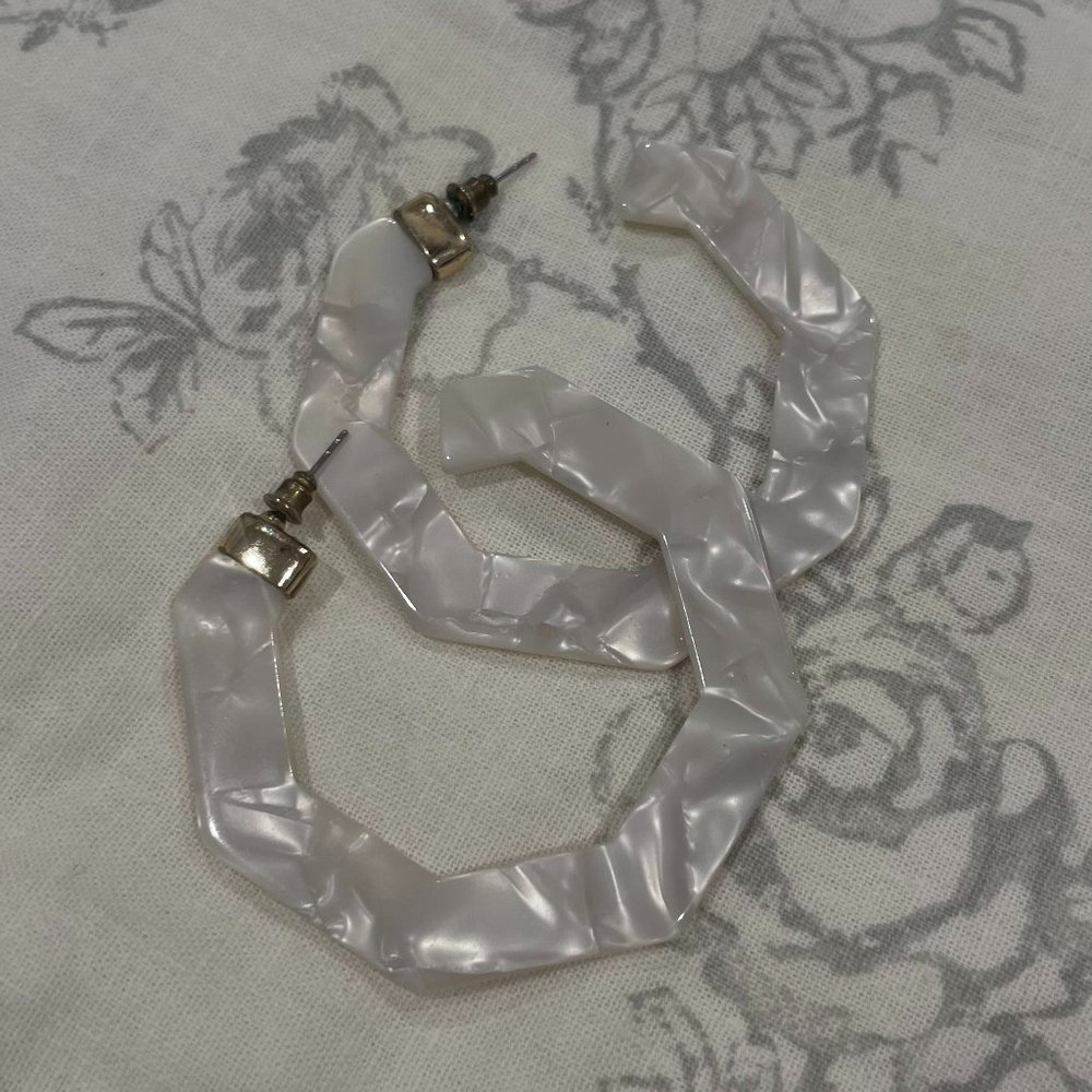 Geometric Pearly Hoops